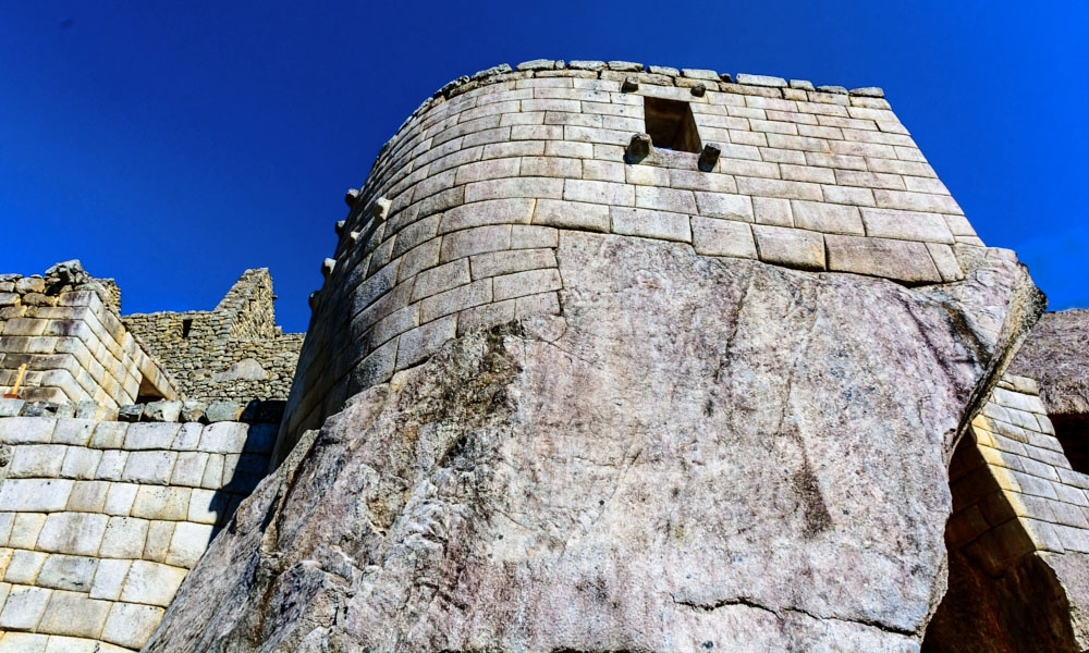 Machu Picchu - Take a look over fortress ruins