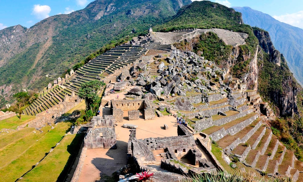 Machu Picchu - Take a look over the ruins