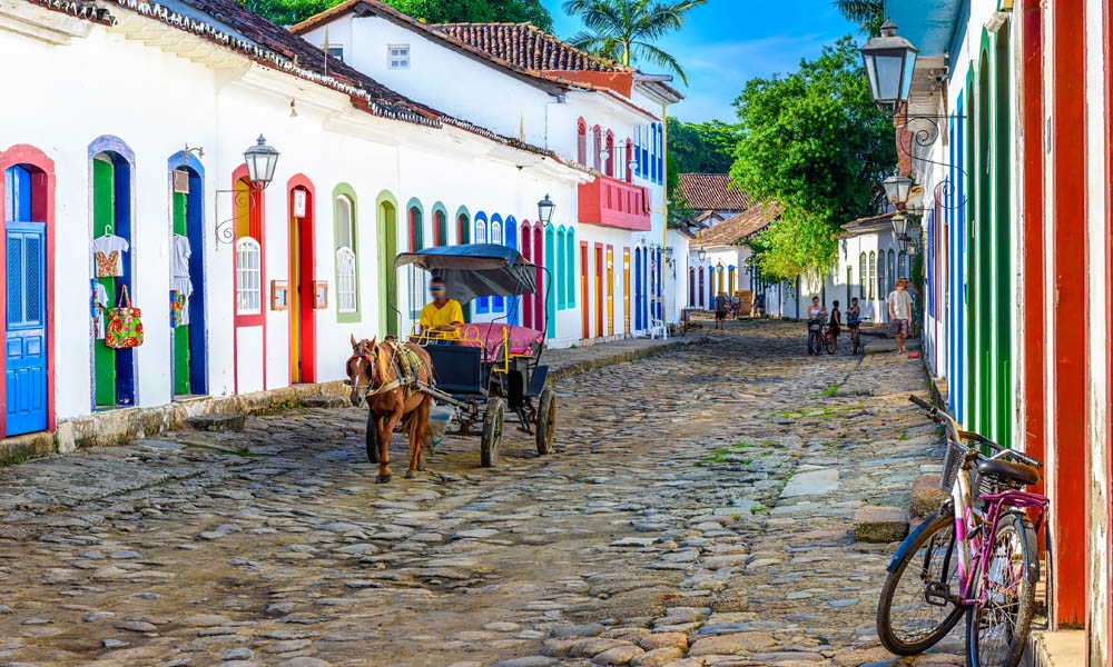 Paraty - Carriage in the colonial streets