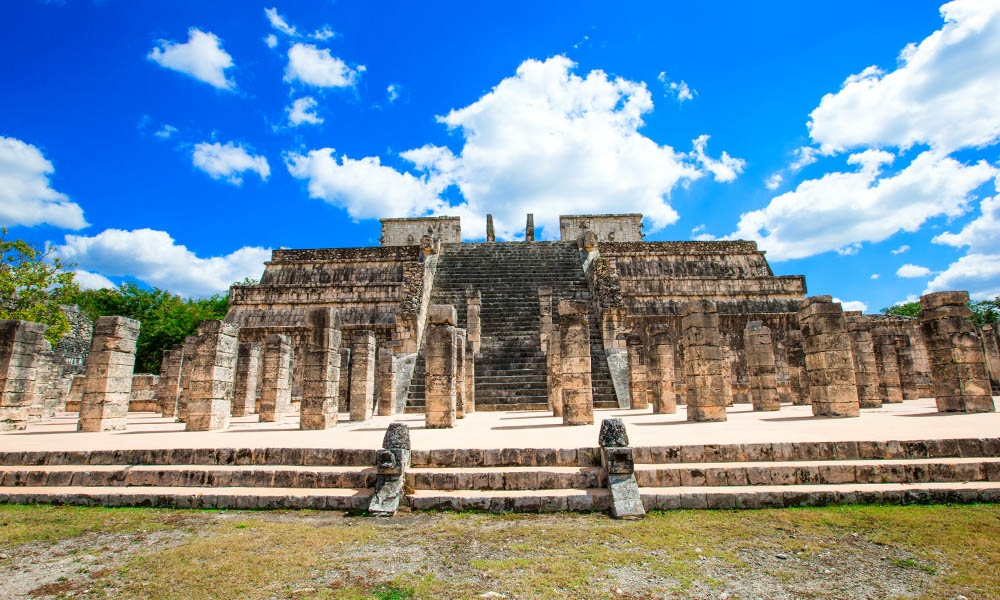 Pirámide Kukulkan en el sitio Chichen Itza, México