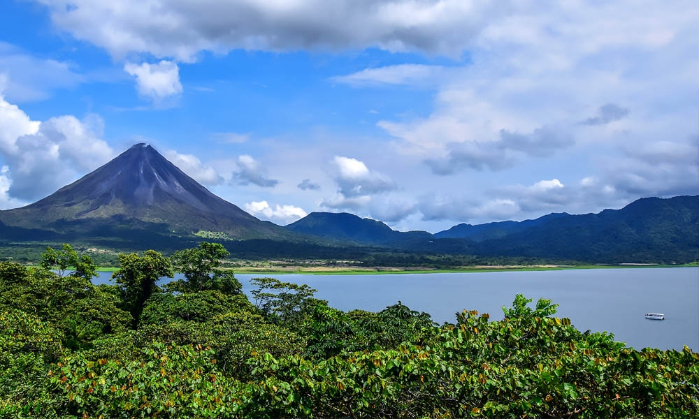 The scenic beauty of the breathtaking Lake Arenal