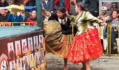 Cholita wrestling in El Alto